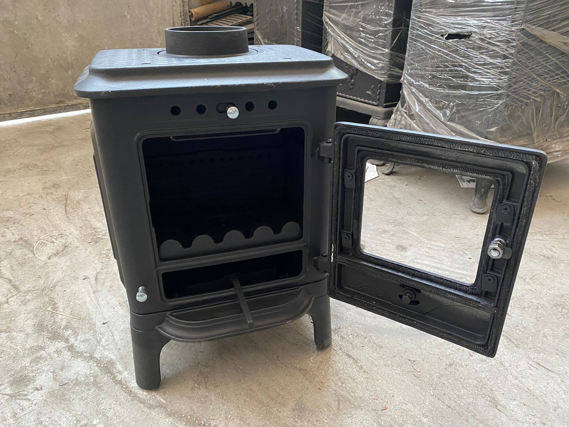 Cast iron wood stove for tiny house, caravans and small places